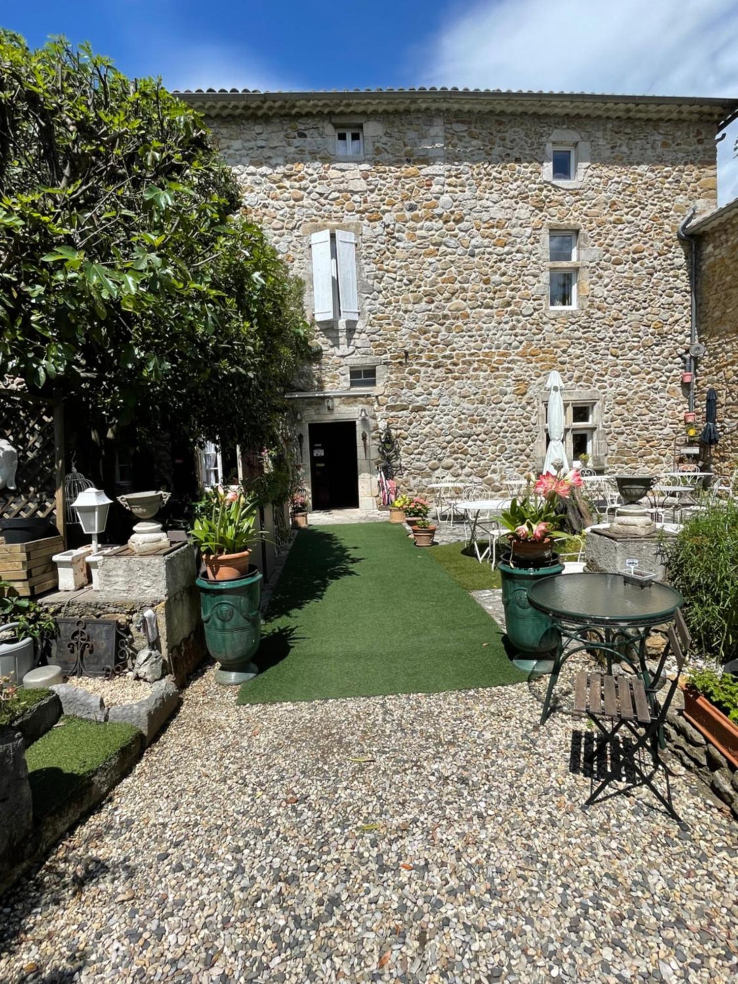 Le Manoir Du Raveyron Hotel Vallon-Pont-d'Arc Exterior photo
